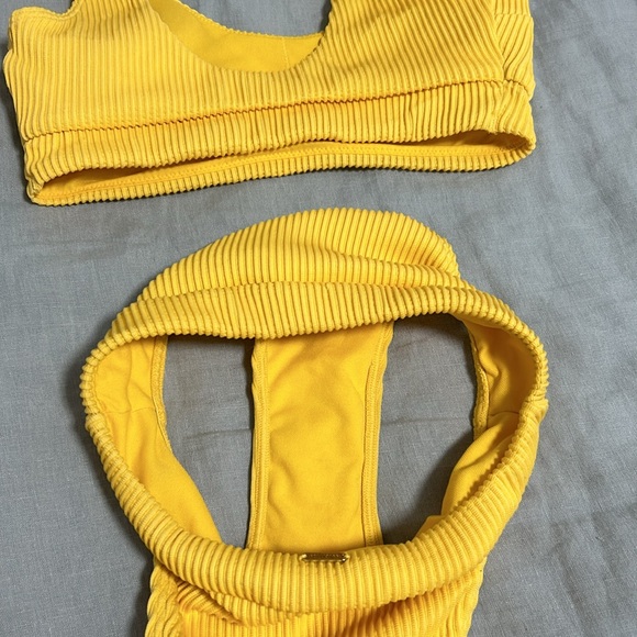 Hollister yellow ribbed bikini set - Picture 3 of 3